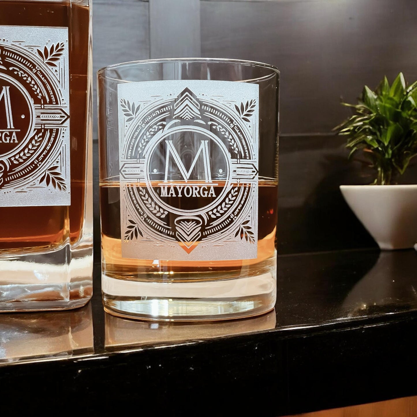 Personalized Whiskey Decanter Set β Custom Engraved Bourbon Glass Gift for Him, Groomsmen, or Home Bar
