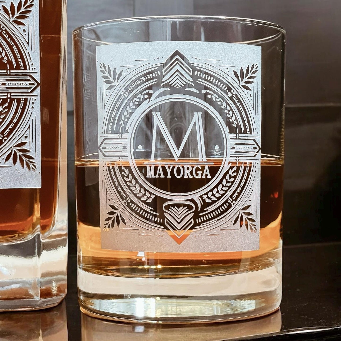 Personalized Whiskey Decanter Set β Custom Engraved Bourbon Glass Gift for Him, Groomsmen, or Home Bar