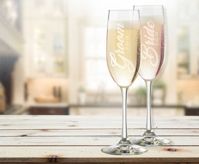 Bride & Groom Personalized Champagne Flutes Set of 2    / Christmas Gift